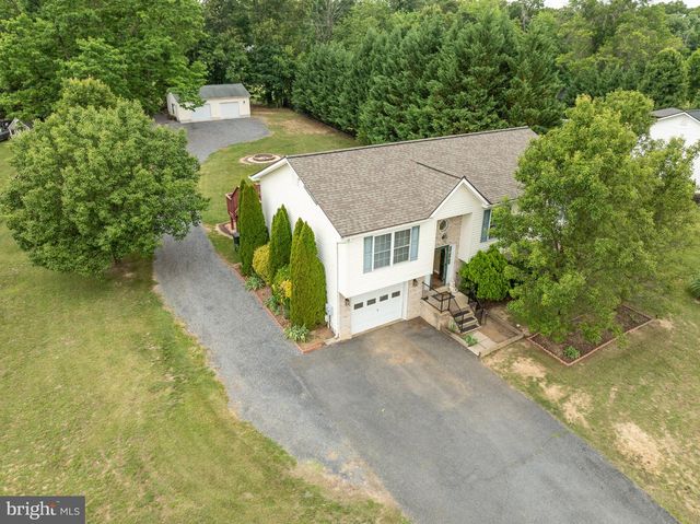 73 PARAGON DR, Bunker Hill, WV 25413