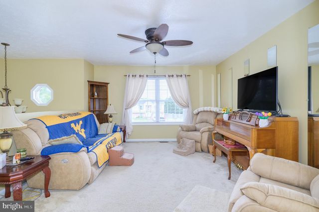 73 PARAGON DR, Bunker Hill, WV 25413