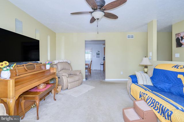 73 PARAGON DR, Bunker Hill, WV 25413
