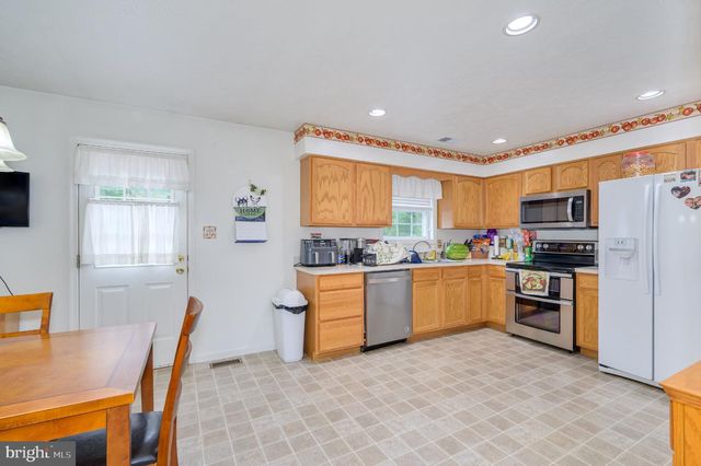 73 PARAGON DR, Bunker Hill, WV 25413