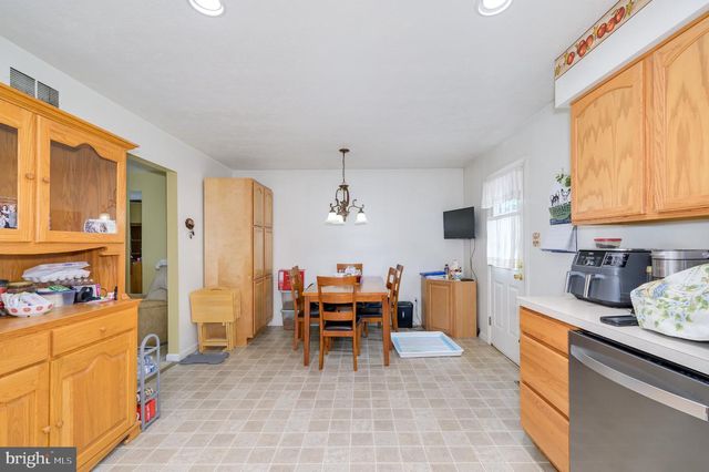 73 PARAGON DR, Bunker Hill, WV 25413