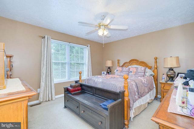 73 PARAGON DR, Bunker Hill, WV 25413