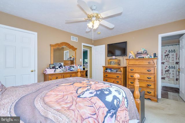 73 PARAGON DR, Bunker Hill, WV 25413