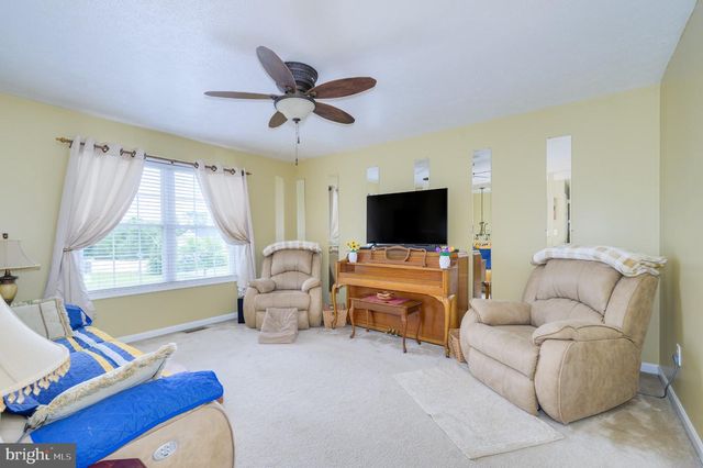 73 PARAGON DR, Bunker Hill, WV 25413