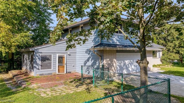 2120 Cedarview Drive, Beachwood, OH 44122