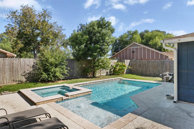 2300 Nassau Drive, Seabrook, TX 77586