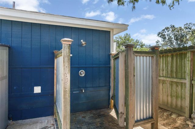 2300 Nassau Drive, Seabrook, TX 77586