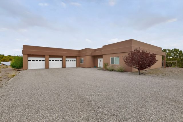64 Coyote Trail, Santa Fe, NM 87508