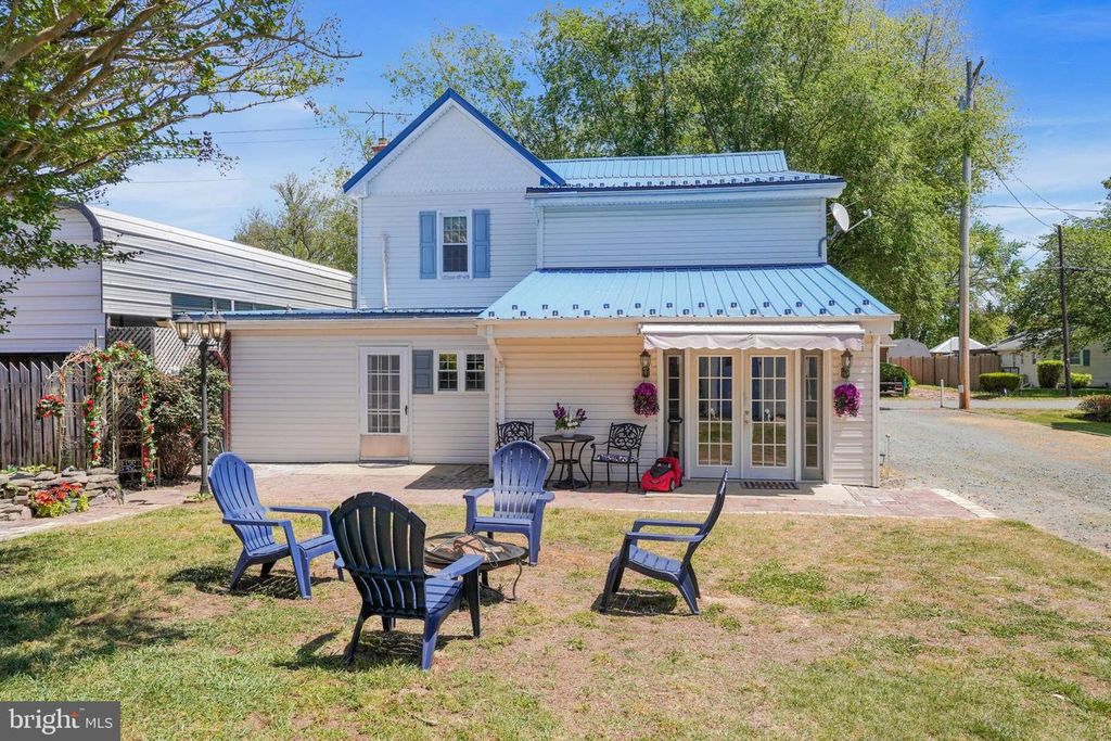 Image 17 of property listing at 7215 BENEDICT AVE, Benedict, MD 20612