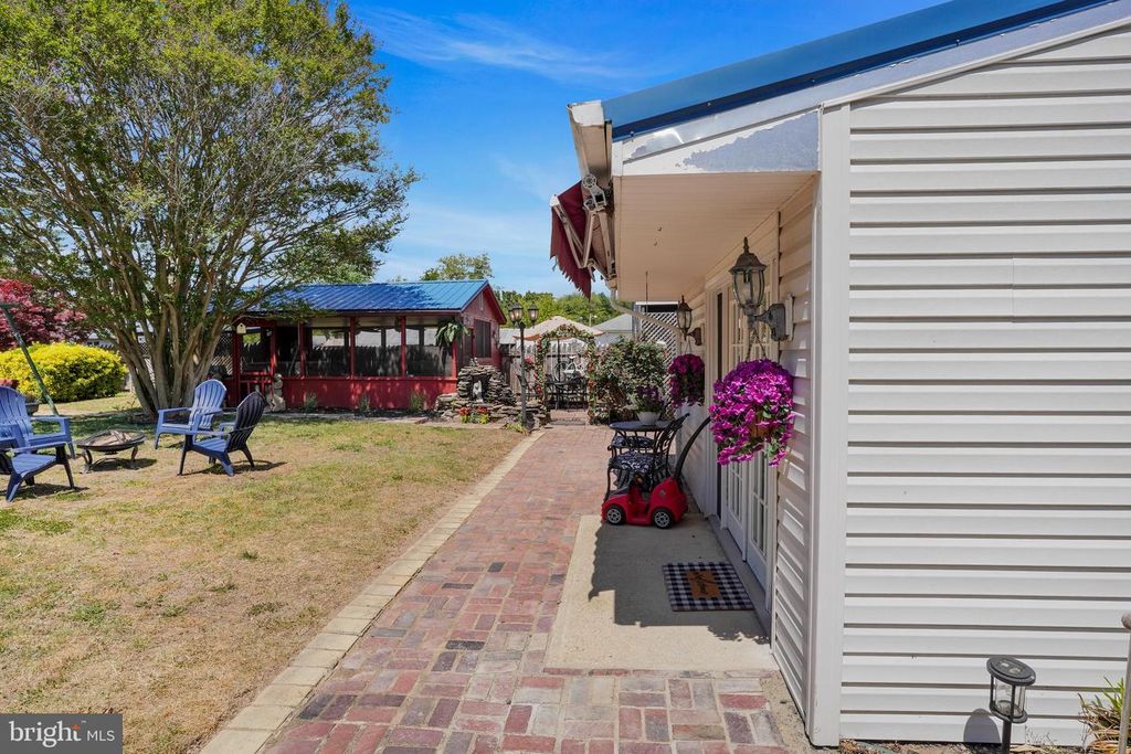 Image 20 of property listing at 7215 BENEDICT AVE, Benedict, MD 20612