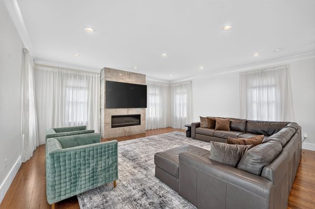 23 Evergreen Rd, Natick, MA 01760