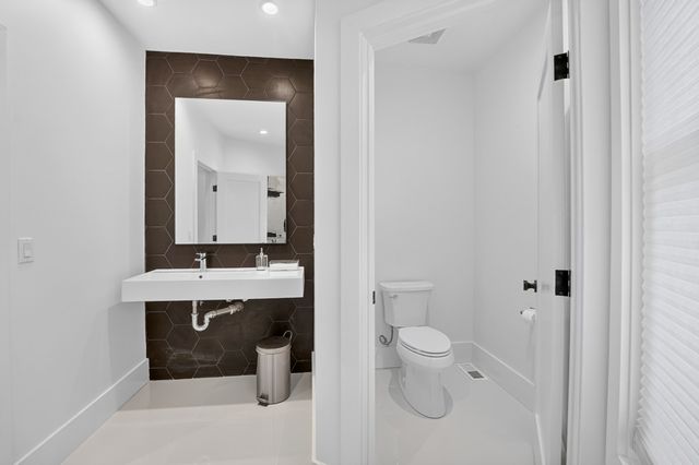 23 Evergreen Rd, Natick, MA 01760
