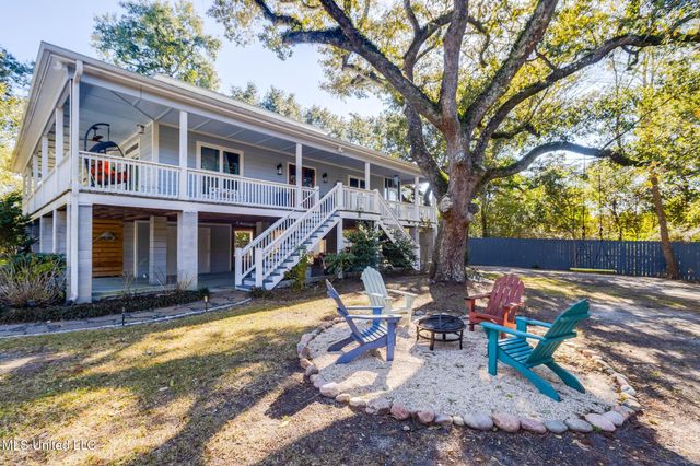 138 Saint Charles Street, Bay Saint Louis, MS 39520