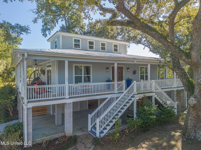 138 Saint Charles Street, Bay Saint Louis, MS 39520