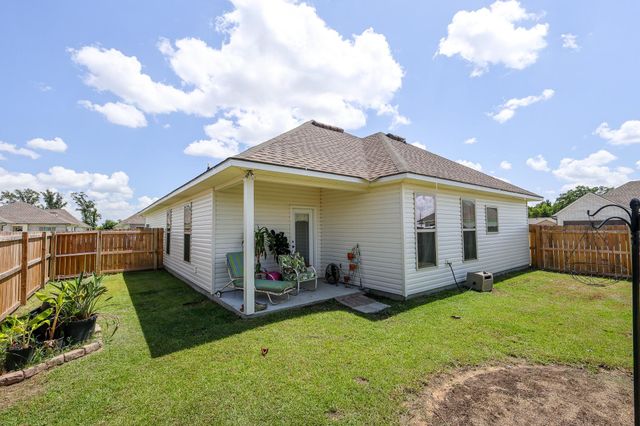 303 Settlers Run Drive, Thibodaux, LA 70301