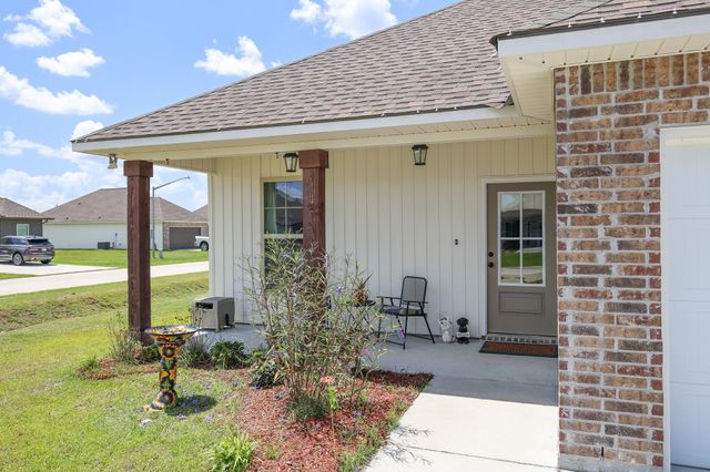 303 Settlers Run Drive, Thibodaux, LA 70301