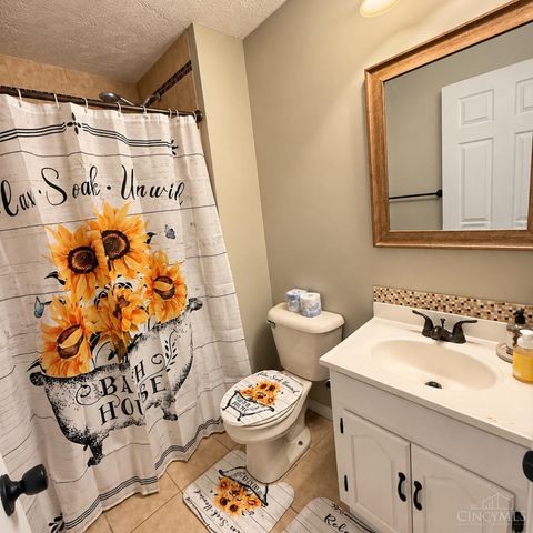 704 W Aberdeen Drive, Trenton, OH 45067