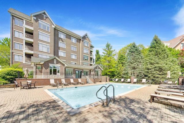 445 Village Green 308, Lincolnshire, IL 60069