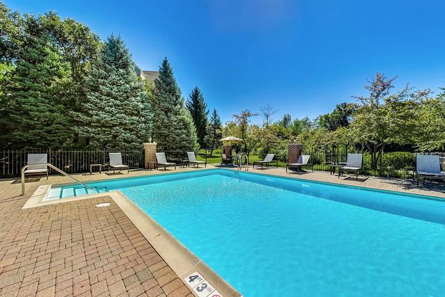 445 Village Green 308, Lincolnshire, IL 60069