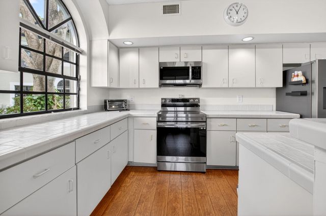 8073 Aberdeen Drive 201, Boynton Beach, FL 33472