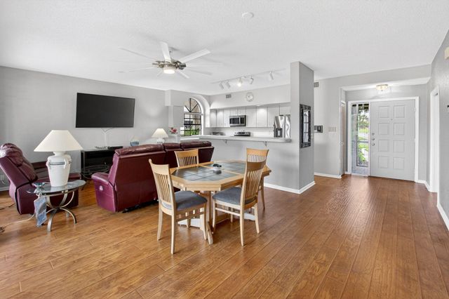 8073 Aberdeen Drive 201, Boynton Beach, FL 33472