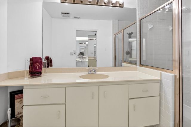 8073 Aberdeen Drive 201, Boynton Beach, FL 33472