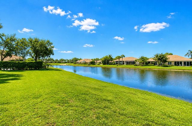 8073 Aberdeen Drive 201, Boynton Beach, FL 33472