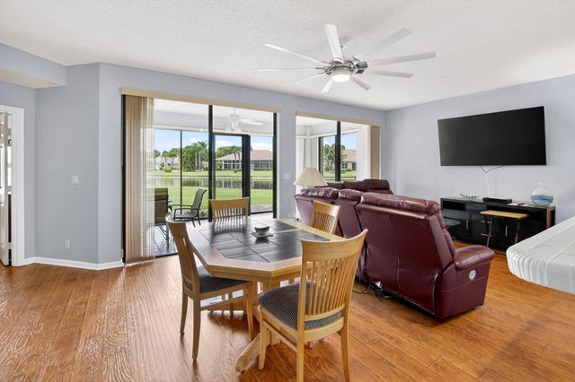 8073 Aberdeen Drive 201, Boynton Beach, FL 33472