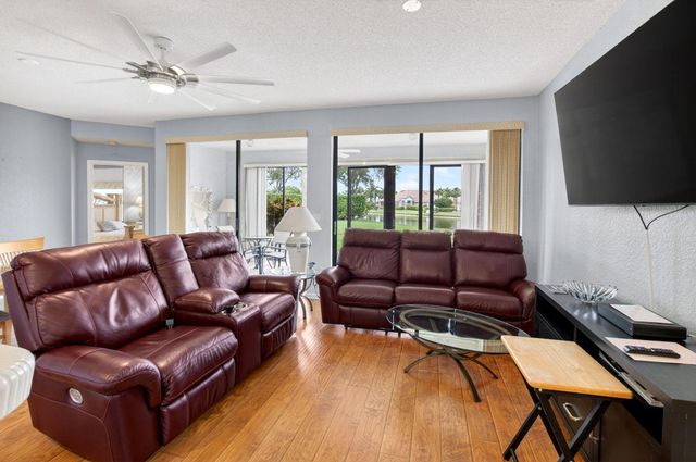 8073 Aberdeen Drive 201, Boynton Beach, FL 33472