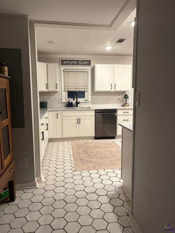 201 Vinson Street, Byron, GA 31008