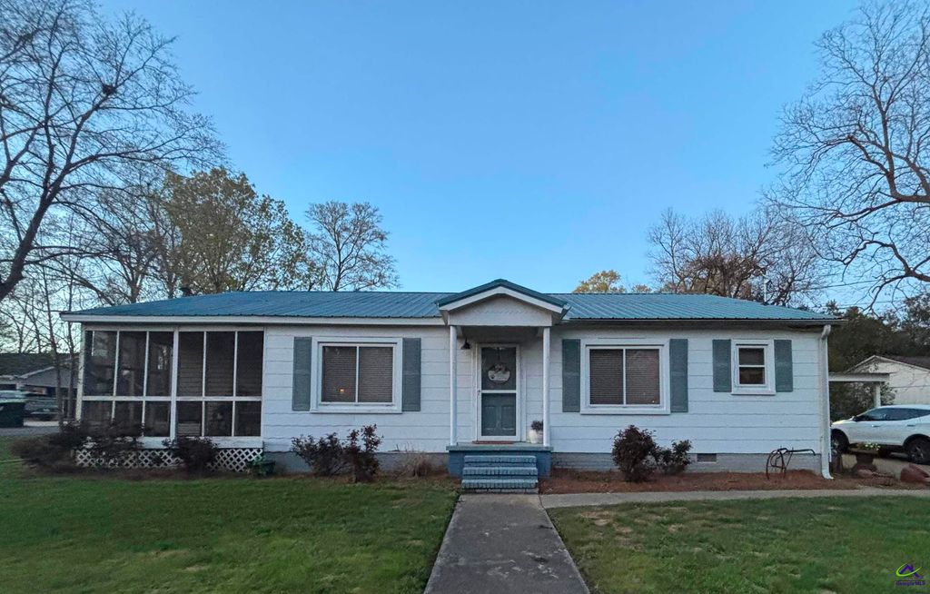 201 Vinson Street, Byron, GA 31008