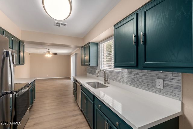 3136 W VOLTAIRE Avenue, Phoenix, AZ 85029