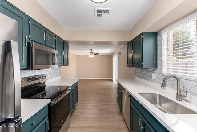 3136 W VOLTAIRE Avenue, Phoenix, AZ 85029