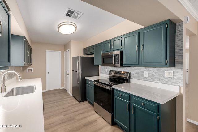 3136 W VOLTAIRE Avenue, Phoenix, AZ 85029