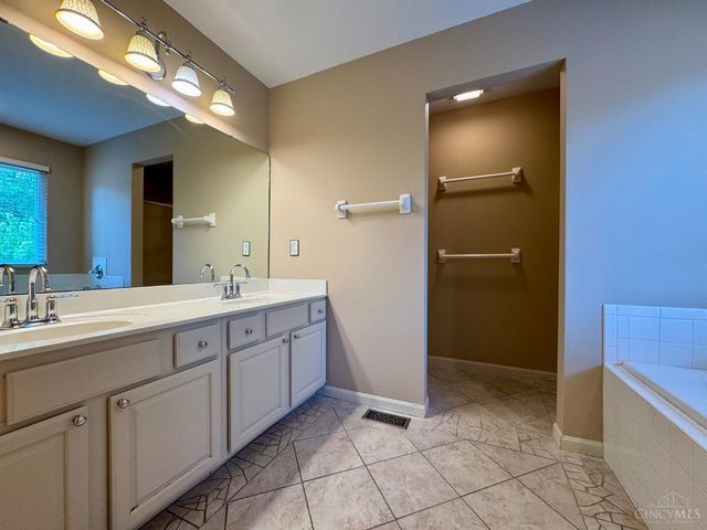 7986 Tylers Way, West Chester, OH 45069