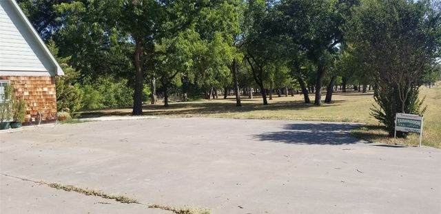 1002 Pecan Street, Lindsay, TX 76241