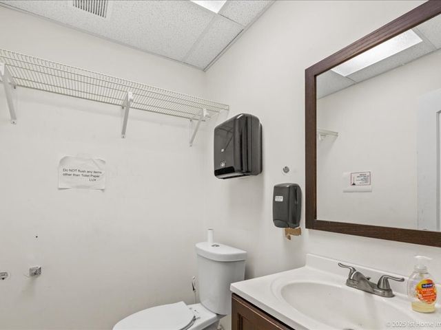 8204 S Stony Island Avenue, Chicago, IL 60617