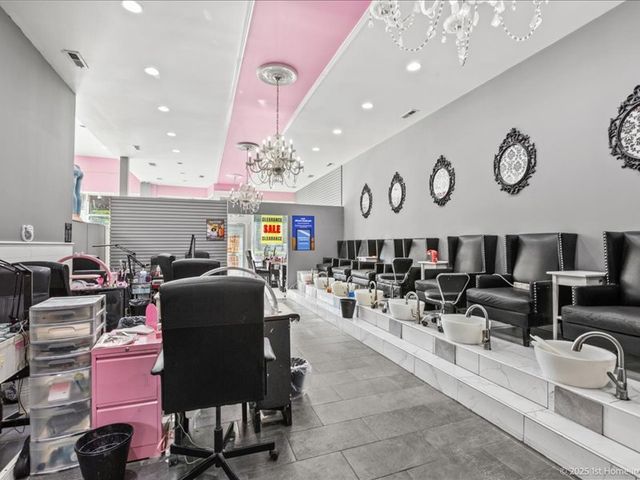 8204 S Stony Island Avenue, Chicago, IL 60617