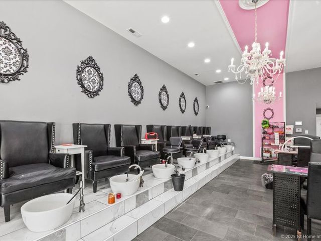 8204 S Stony Island Avenue, Chicago, IL 60617