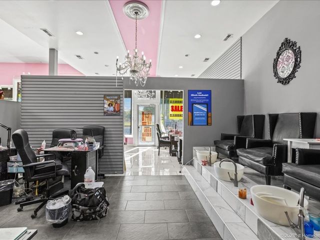 8204 S Stony Island Avenue, Chicago, IL 60617