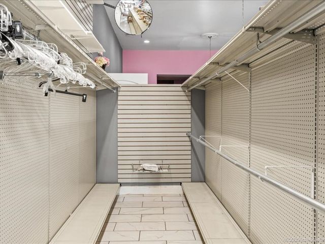 8204 S Stony Island Avenue, Chicago, IL 60617