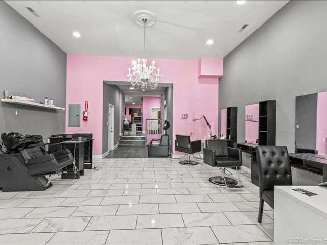 8204 S Stony Island Avenue, Chicago, IL 60617