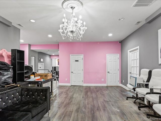 8204 S Stony Island Avenue, Chicago, IL 60617