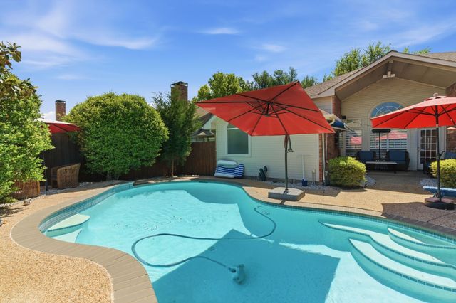 1011 Cowboys Parkway, Irving, TX 75063