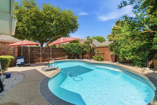 1011 Cowboys Parkway, Irving, TX 75063