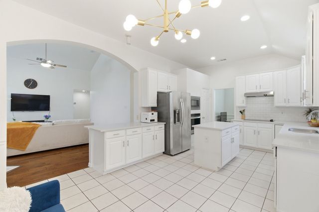 1011 Cowboys Parkway, Irving, TX 75063