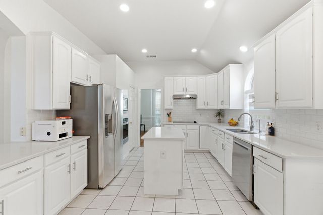 1011 Cowboys Parkway, Irving, TX 75063