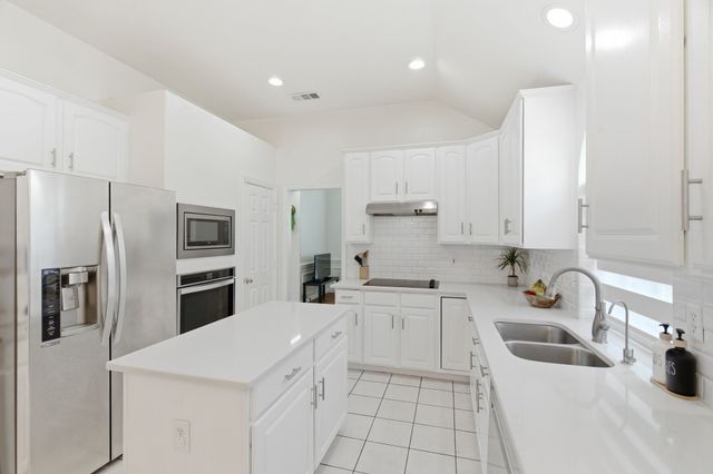 1011 Cowboys Parkway, Irving, TX 75063