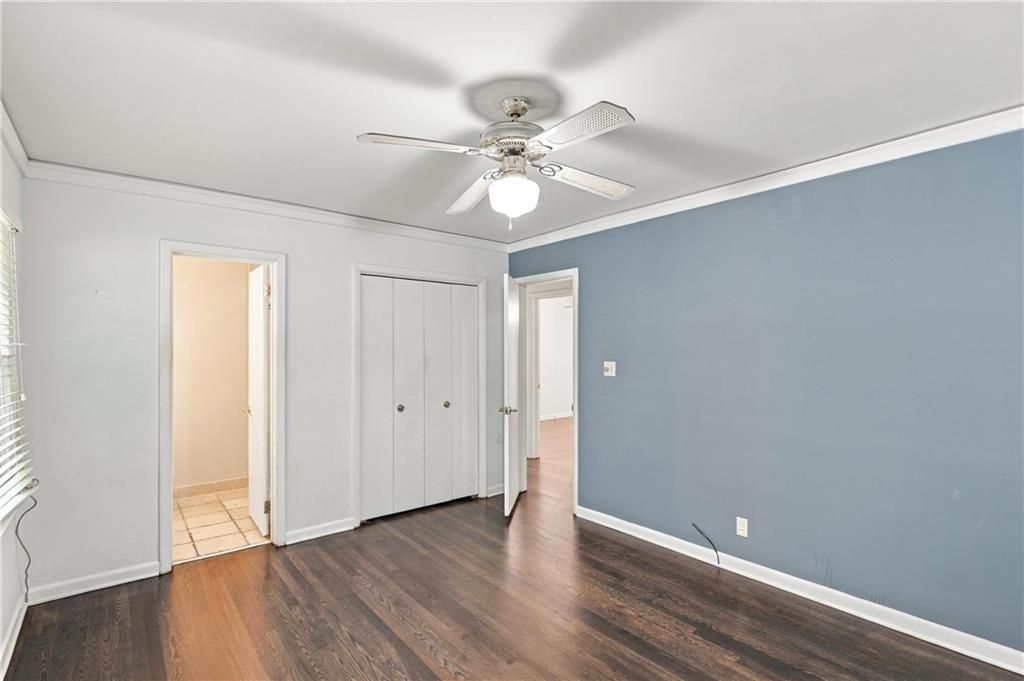 Image 17 of property listing at 955 Vistavia Circle, Decatur, GA 30033