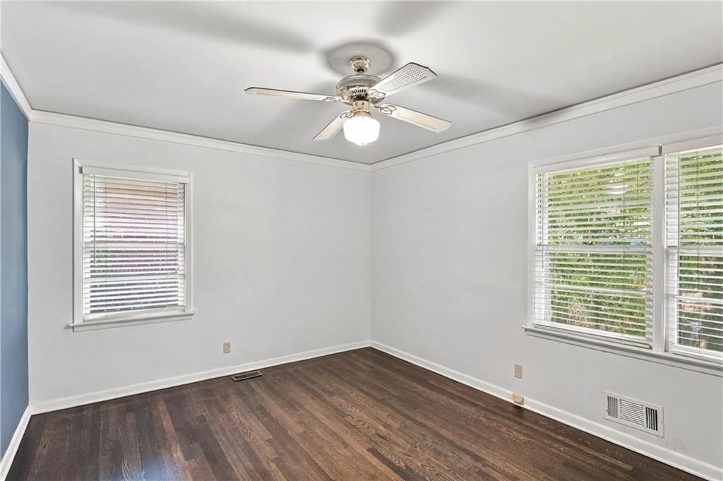 Image 18 of property listing at 955 Vistavia Circle, Decatur, GA 30033